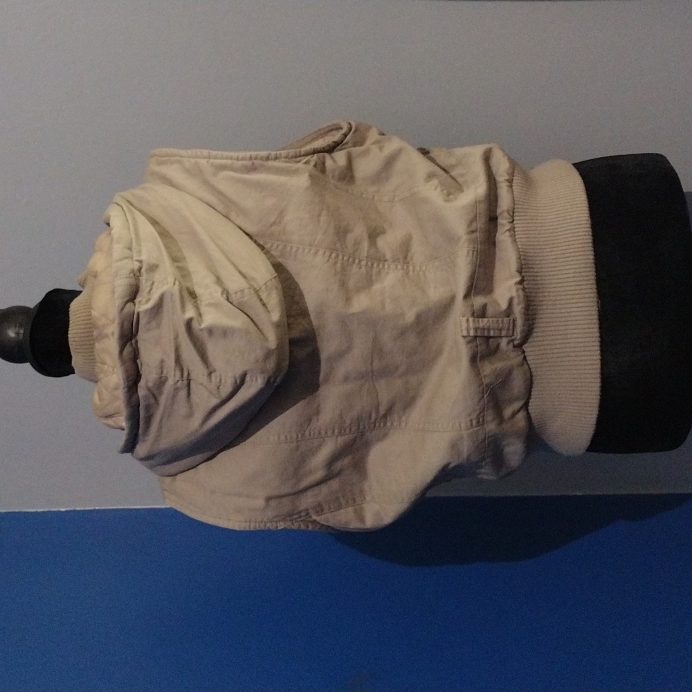 Vest - Picture 7 of 12